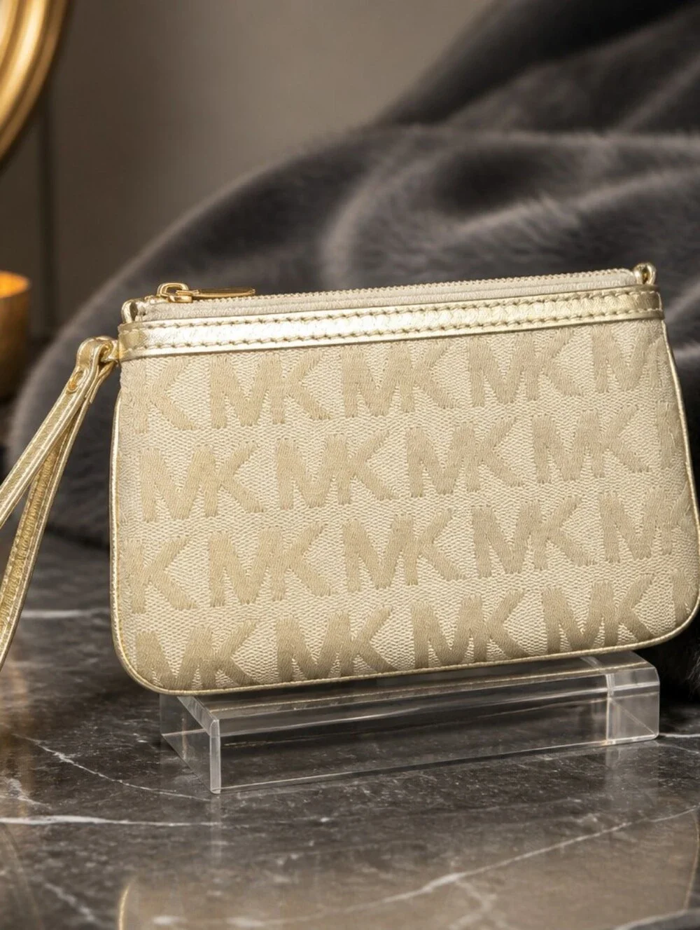 Michael Kors Wristlet Euc Bag